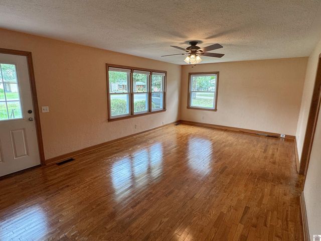 1511 Sycamore St, Murray, KY 42071