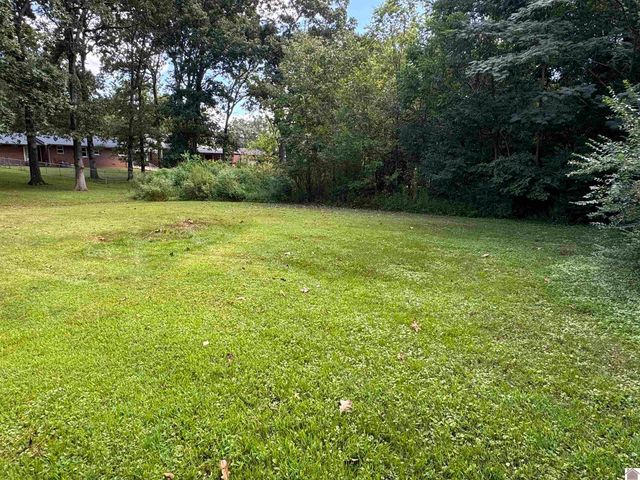 1511 Sycamore St, Murray, KY 42071