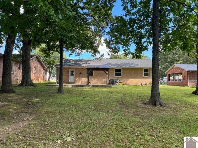 1511 Sycamore St, Murray, KY 42071