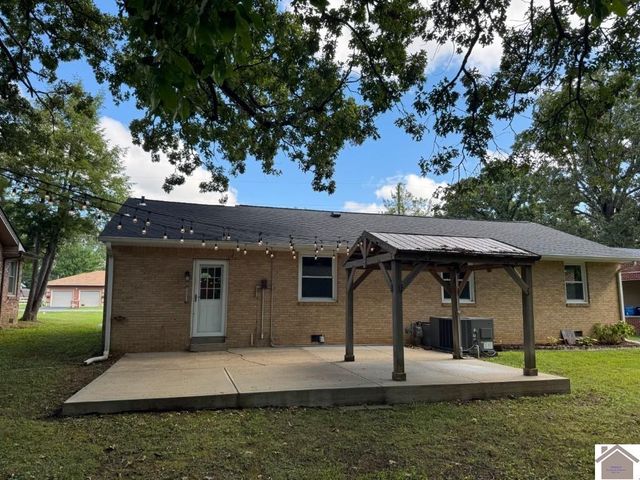 1511 Sycamore St, Murray, KY 42071