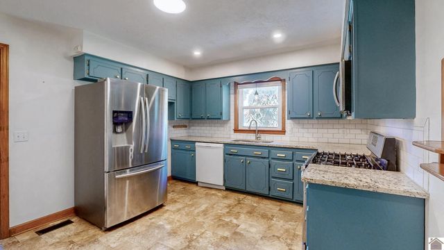 1511 Sycamore St, Murray, KY 42071