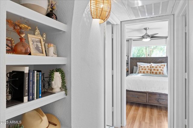 1880 E MORTEN Avenue 124, Phoenix, AZ 85020