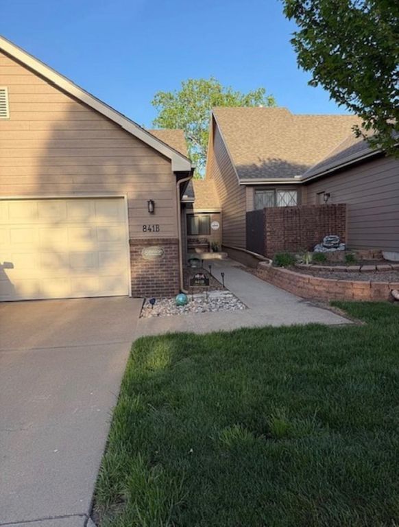 841B Fairdale Rd., Salina, KS 67401
