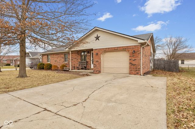 1282 Pin Oak Court, Martinsville, IN 46151