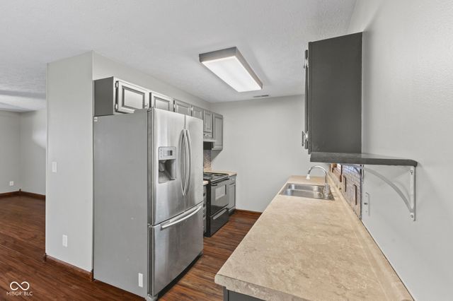 1282 Pin Oak Court, Martinsville, IN 46151