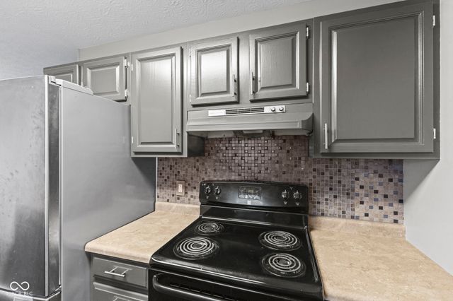 1282 Pin Oak Court, Martinsville, IN 46151