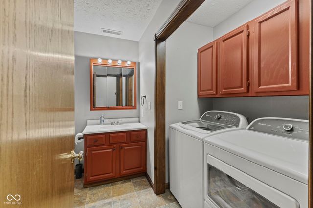 1282 Pin Oak Court, Martinsville, IN 46151