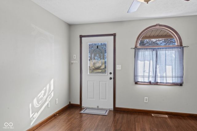 1282 Pin Oak Court, Martinsville, IN 46151