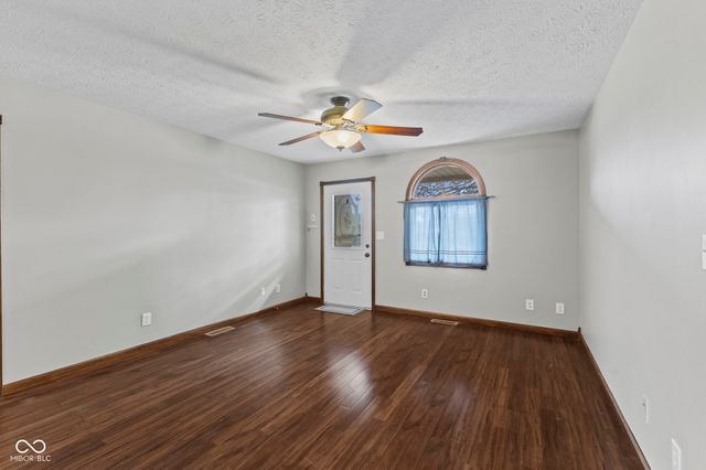 1282 Pin Oak Court, Martinsville, IN 46151