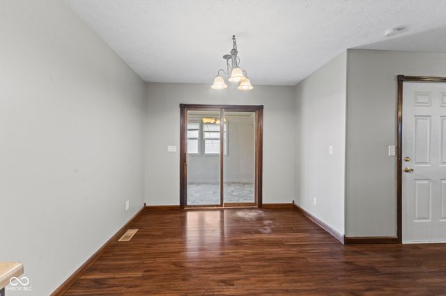 1282 Pin Oak Court, Martinsville, IN 46151