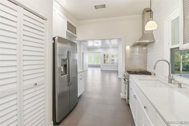 272 NE 3rd Street, Crystal River, FL 34428