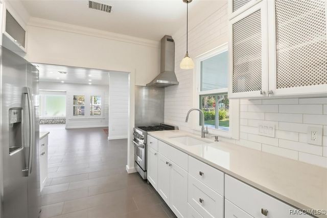 272 NE 3rd Street, Crystal River, FL 34428