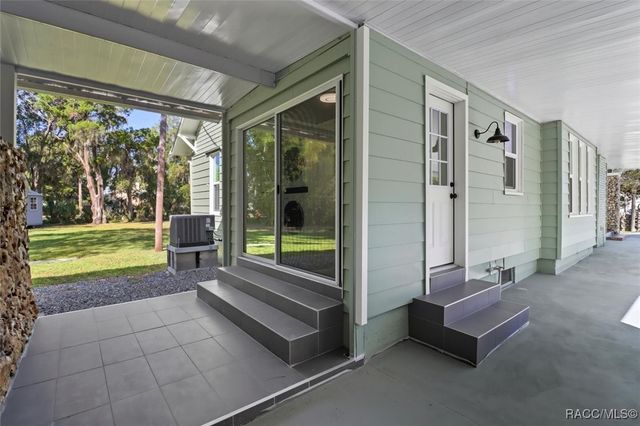 272 NE 3rd Street, Crystal River, FL 34428