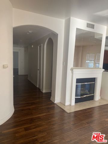 1862 S Bentley Avenue 101, Los Angeles, CA 90025