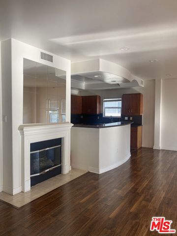 1862 S Bentley Avenue 101, Los Angeles, CA 90025