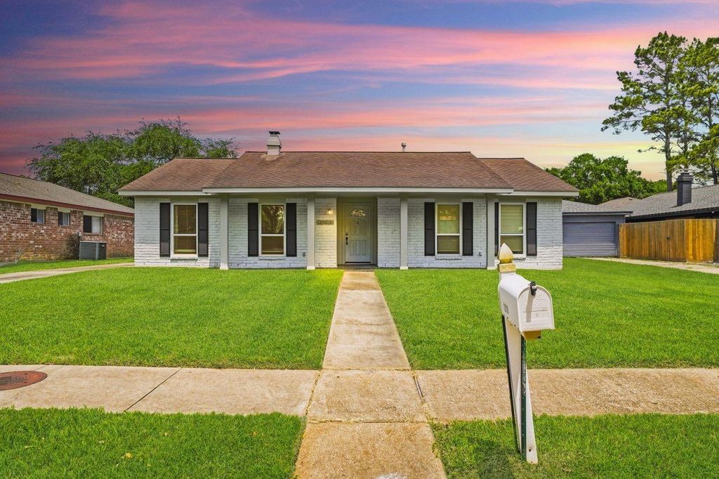 12010 Dorrance Lane, Meadows Place, TX 77477