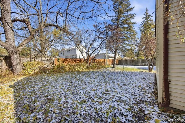 214 Woodsboro Drive 1, Royal Oak, MI 48067