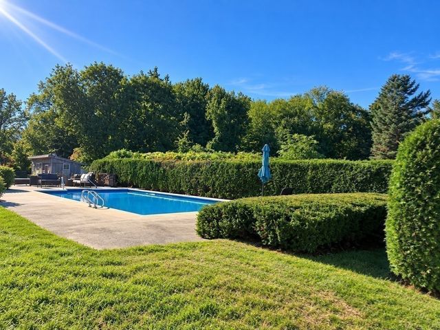 11 University Lane, Methuen, MA 01844