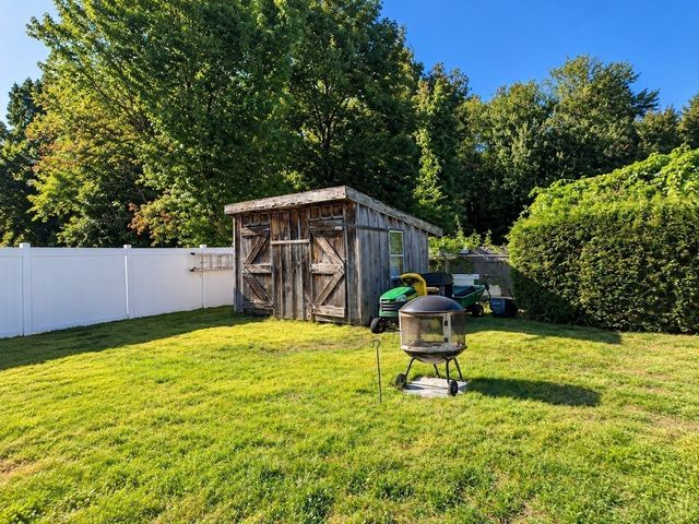 11 University Lane, Methuen, MA 01844