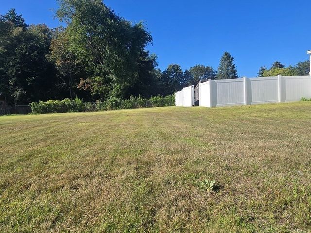 11 University Lane, Methuen, MA 01844