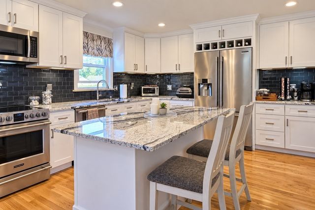 11 University Lane, Methuen, MA 01844