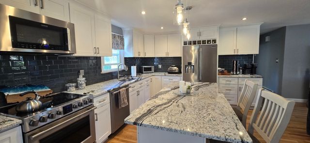 11 University Lane, Methuen, MA 01844