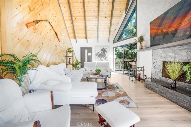 695 Grass Valley Road, Lake Arrowhead, CA 92352