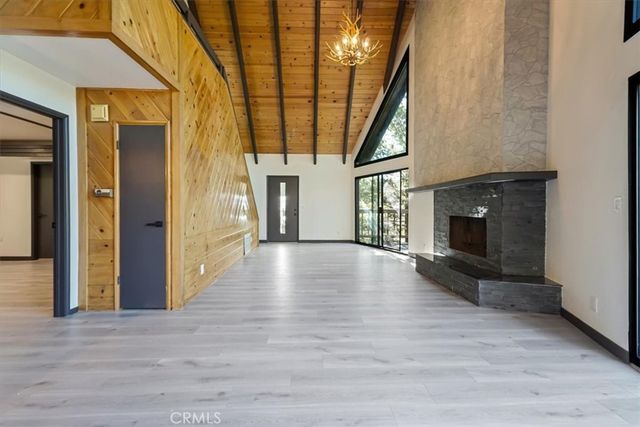 695 Grass Valley Road, Lake Arrowhead, CA 92352