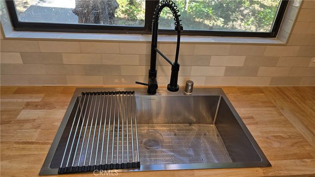 695 Grass Valley Road, Lake Arrowhead, CA 92352