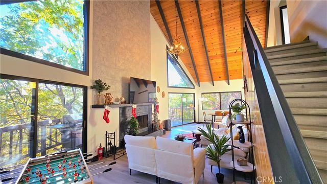 695 Grass Valley Road, Lake Arrowhead, CA 92352