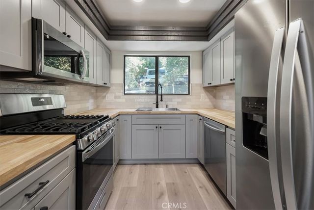 695 Grass Valley Road, Lake Arrowhead, CA 92352