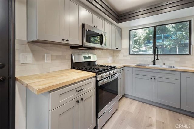 695 Grass Valley Road, Lake Arrowhead, CA 92352