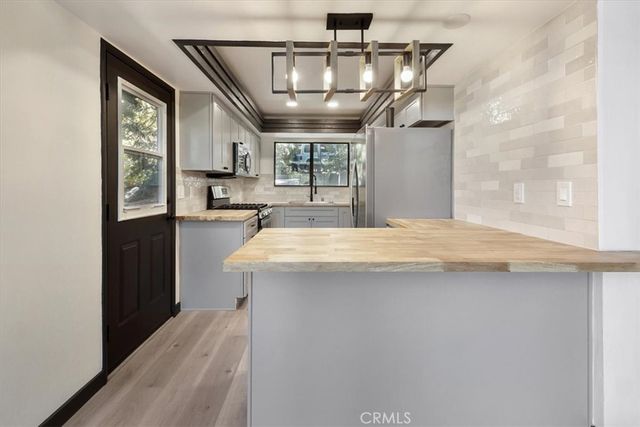 695 Grass Valley Road, Lake Arrowhead, CA 92352