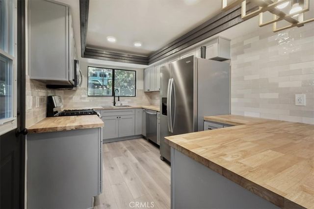 695 Grass Valley Road, Lake Arrowhead, CA 92352