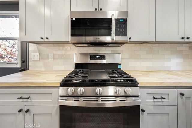 695 Grass Valley Road, Lake Arrowhead, CA 92352