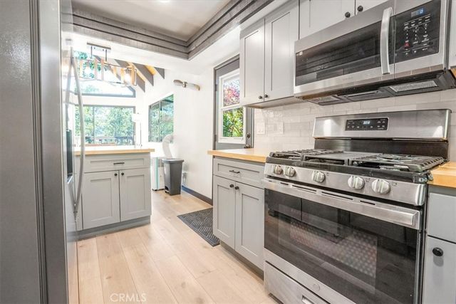 695 Grass Valley Road, Lake Arrowhead, CA 92352