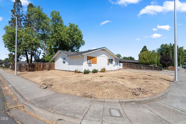 7675 Gladstone Avenue, White City, OR 97503