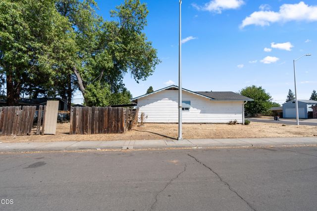 7675 Gladstone Avenue, White City, OR 97503