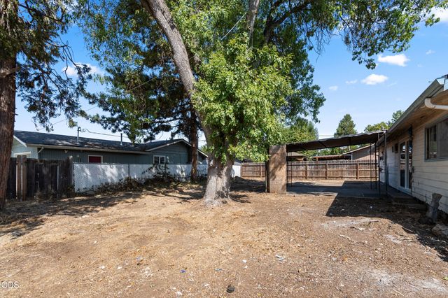 7675 Gladstone Avenue, White City, OR 97503