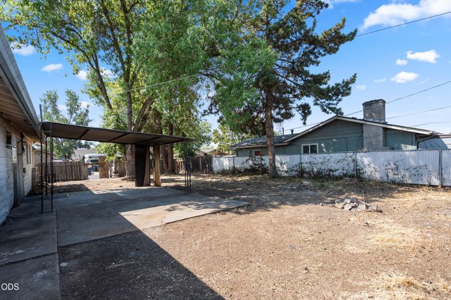 7675 Gladstone Avenue, White City, OR 97503