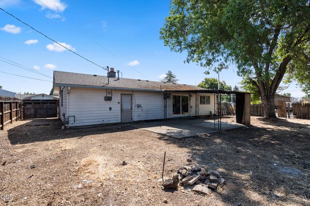 7675 Gladstone Avenue, White City, OR 97503