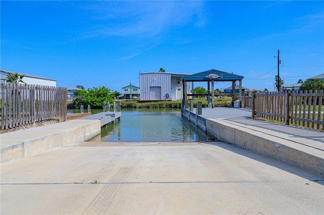 101 Quail Dr, Rockport, TX 78382