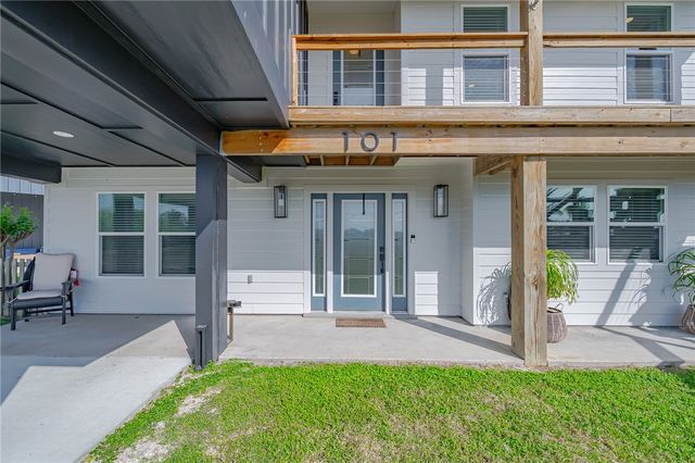 101 Quail Dr, Rockport, TX 78382