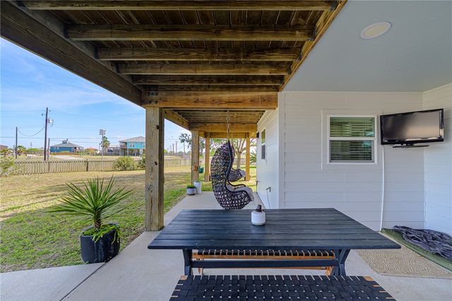 101 Quail Dr, Rockport, TX 78382