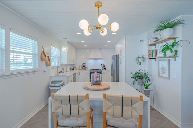 101 Quail Dr, Rockport, TX 78382