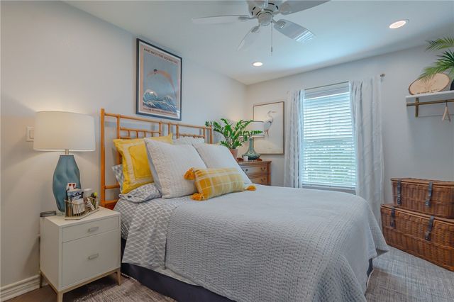 101 Quail Dr, Rockport, TX 78382