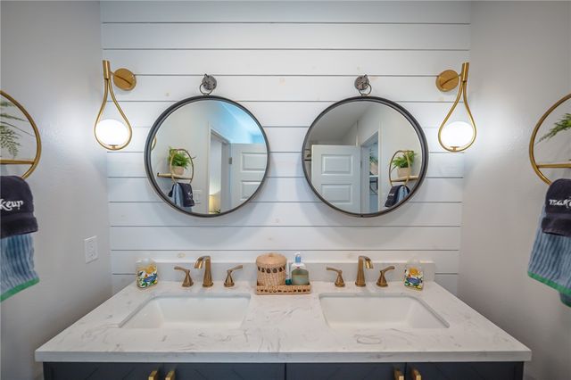 101 Quail Dr, Rockport, TX 78382