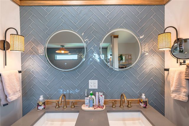 101 Quail Dr, Rockport, TX 78382