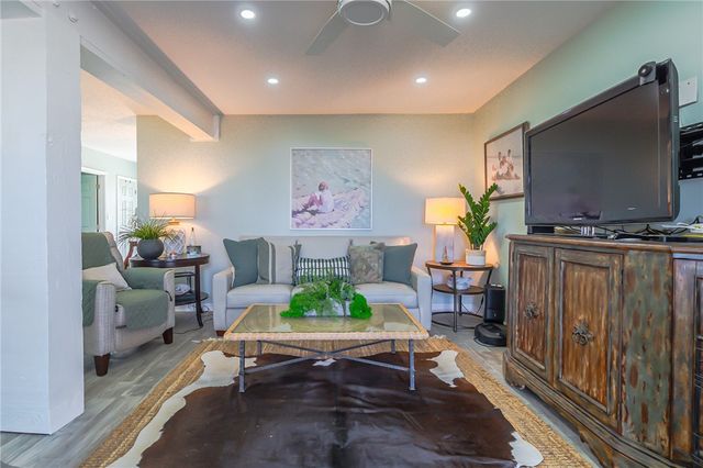 101 Quail Dr, Rockport, TX 78382