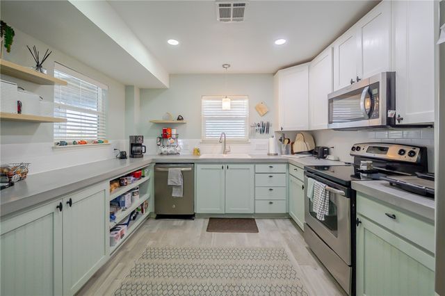 101 Quail Dr, Rockport, TX 78382